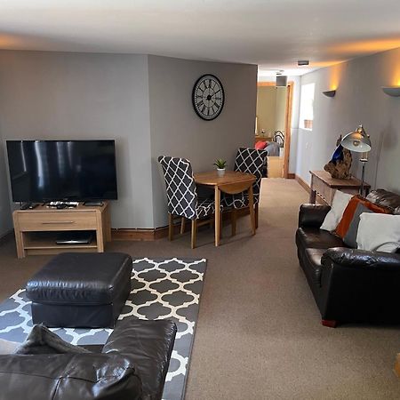 Large 2-Bed House Derbyshire Off Chatsworth Rd Честерфилд Экстерьер фото