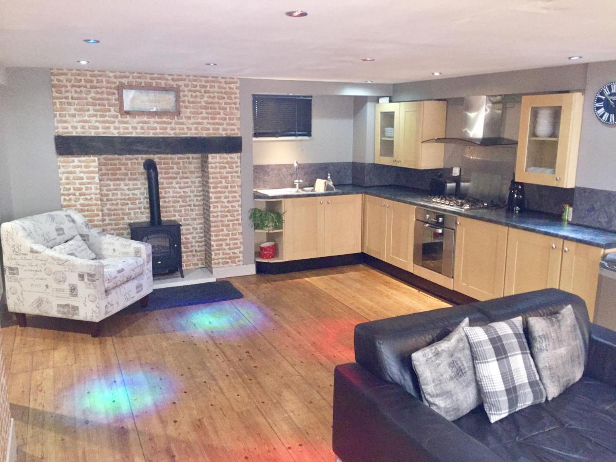Large 2-Bed House Derbyshire Off Chatsworth Rd Честерфилд Экстерьер фото